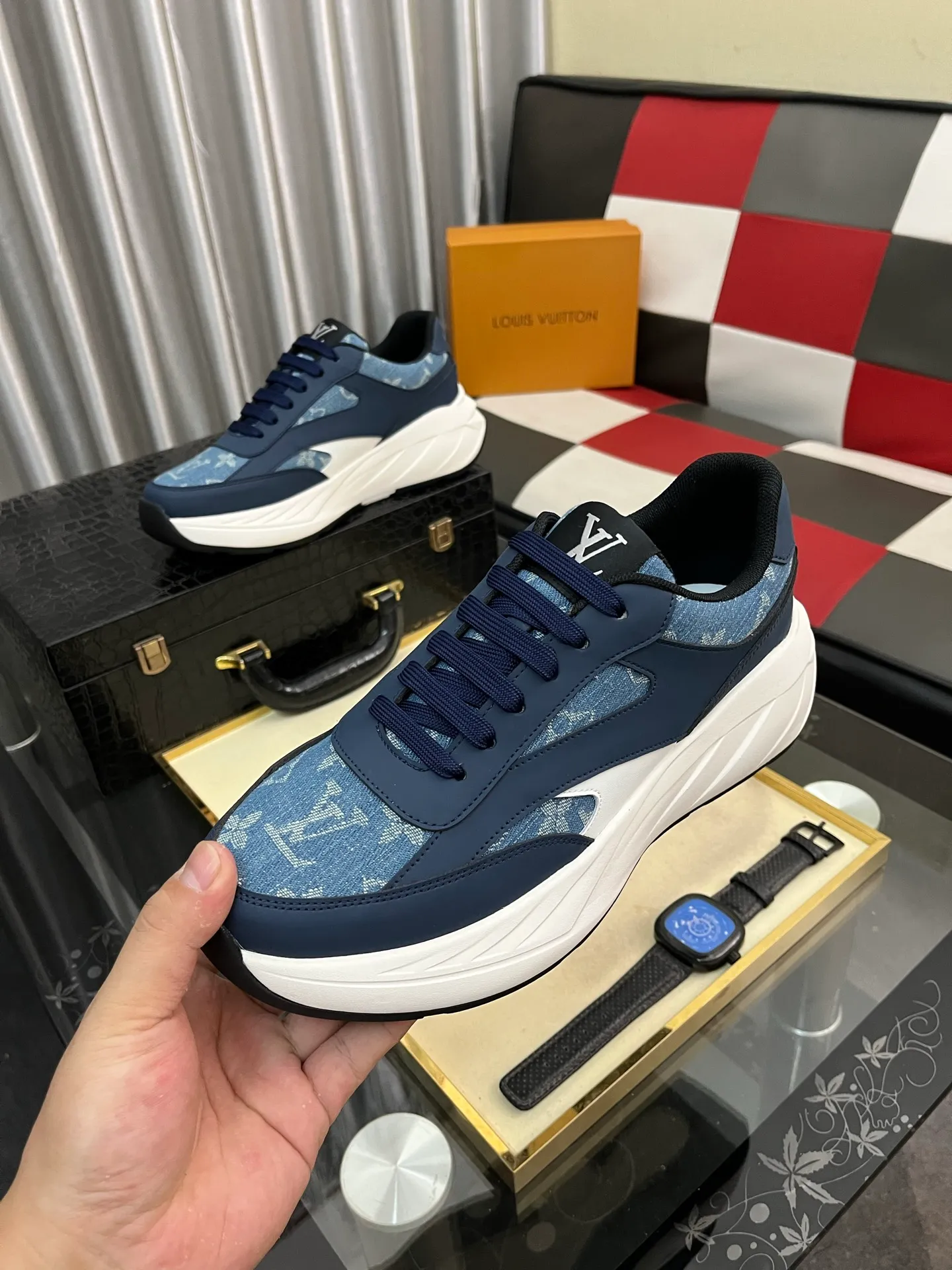 Men's shoes💰438⌚️⌚️《Louis vuitton/LV Louis Vuitton》original quality.~ Unique modern style sneakers. 🏃A must-have casual shoe for trendy men😍😍 Original brand imported from Italy, imported original leather, cowhide lining (refuses to discolor and grind feet) sole: original sole provided by the original factory, French lazy style design ⚠️Fit to the feet, original quality, super comfortable original sole. Code number: 38-442️⃣Colors available